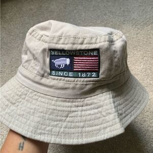 VTG Yellowstone USA Hiking Outdoor Bucket Hat Beige Green Red White Blue One SZ